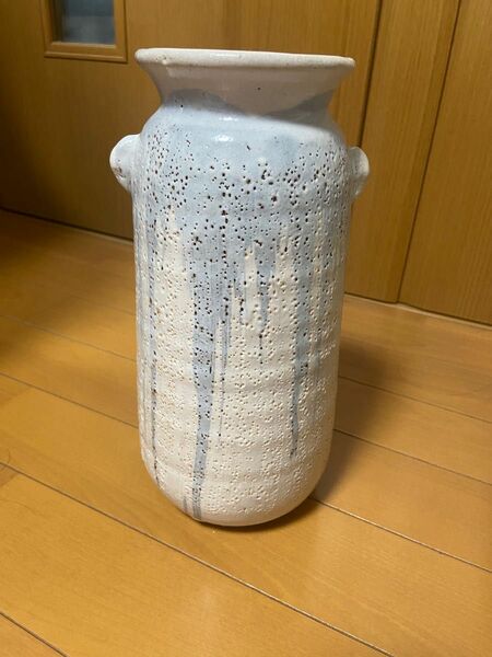 美濃焼 富山窯 志野釉 (シノユウ) 花瓶 