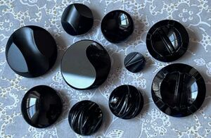 即決 ブラックガラスボタン 10個 φ11 〜 28mm 黒ガラス ヴィンテージ 素材 材料 ハンドメイドパーツ フランス買い付け