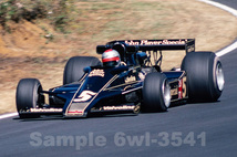 ワイド6切 生写真【6wl-3541】マリオ・アンドレッティ #5　JPS ロータス78 / DFV 1977年10月 F1日本グランプリレース_画像1