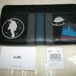 コーチ COACH スペース 宇宙 宇宙飛行士 UFO パッチ レザー ラウンドジップ 財布 長財布 ウォレットの画像1