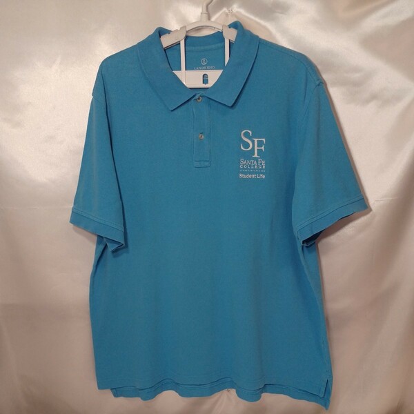 zcl-55♪アメリカユーズド Santa Fe Collegeサンタフェ大学コニュニティースタッフポロシャツ US-XLサイズ(日本2XL相当)ブルー
