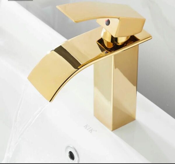 モダンな滝の流域の蛇口の浴室のトイレの蛇口のデッキに取り付けられたミキサーの温水と冷水の洗面化粧台の容器の真鍮の蛇口