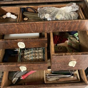 昭和レトロ 古い 裁縫箱 ソーイングセット 裁縫道具 アンティーク 小物入れ 収納箱 和家具 木製の画像3