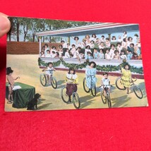 戦前　外国の絵葉書　6枚　詳細不明　小さい子供　不思議な雰囲気　自転車に乗っている　ヴィンテージ　アンティーク　希少　ハガキ はがき_画像4