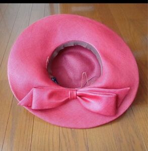 グラハムスミスの帽子です。ユーズドですが綺麗な状態です。写真よりやや薄めの上品なピンクです