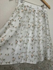 チュールスカート 花柄刺繍　レース　フレアスカート