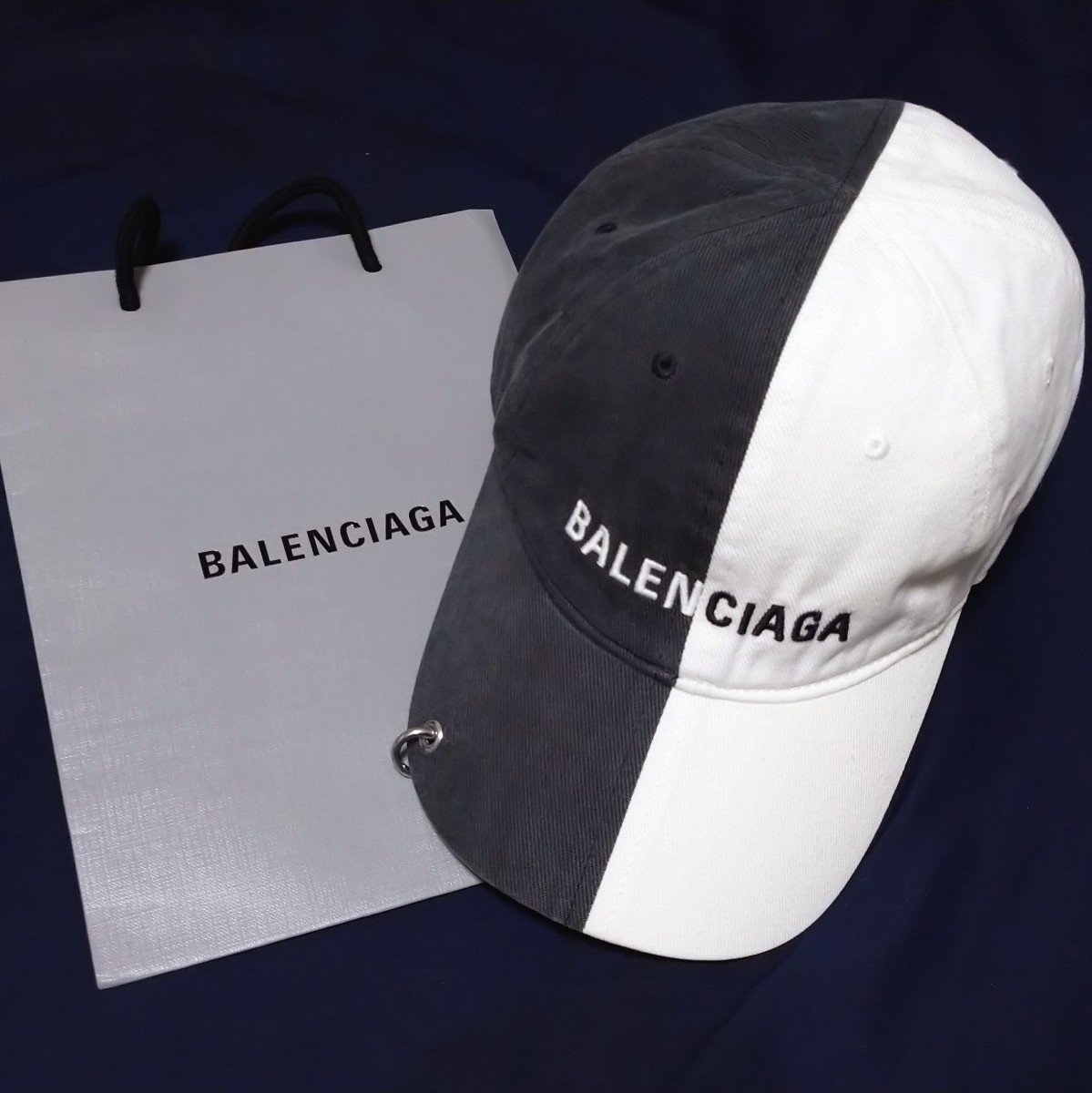 バレンシアガ キャップ ロゴ刺繍 黒 L（59cm） 白ロゴ-
