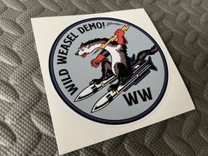 送料無料 【F-16 DEMO WILD WEASEL】防水ステッカー グレー Fighting Falcon 三沢基地　PACIFIC AIR FORCES