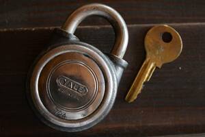 VINTAGE YALE MADE. IN.USA 724 PADLOCK JUNK品（ ナックル　パン　ショベル　サイドバルブ ANTIQUE