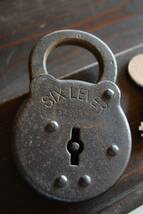 VINTAGE SIX LEVER PADLOCK（ TAYLOR ナックル　パン　ショベル　サイドバルブ ANTIQUE_画像2