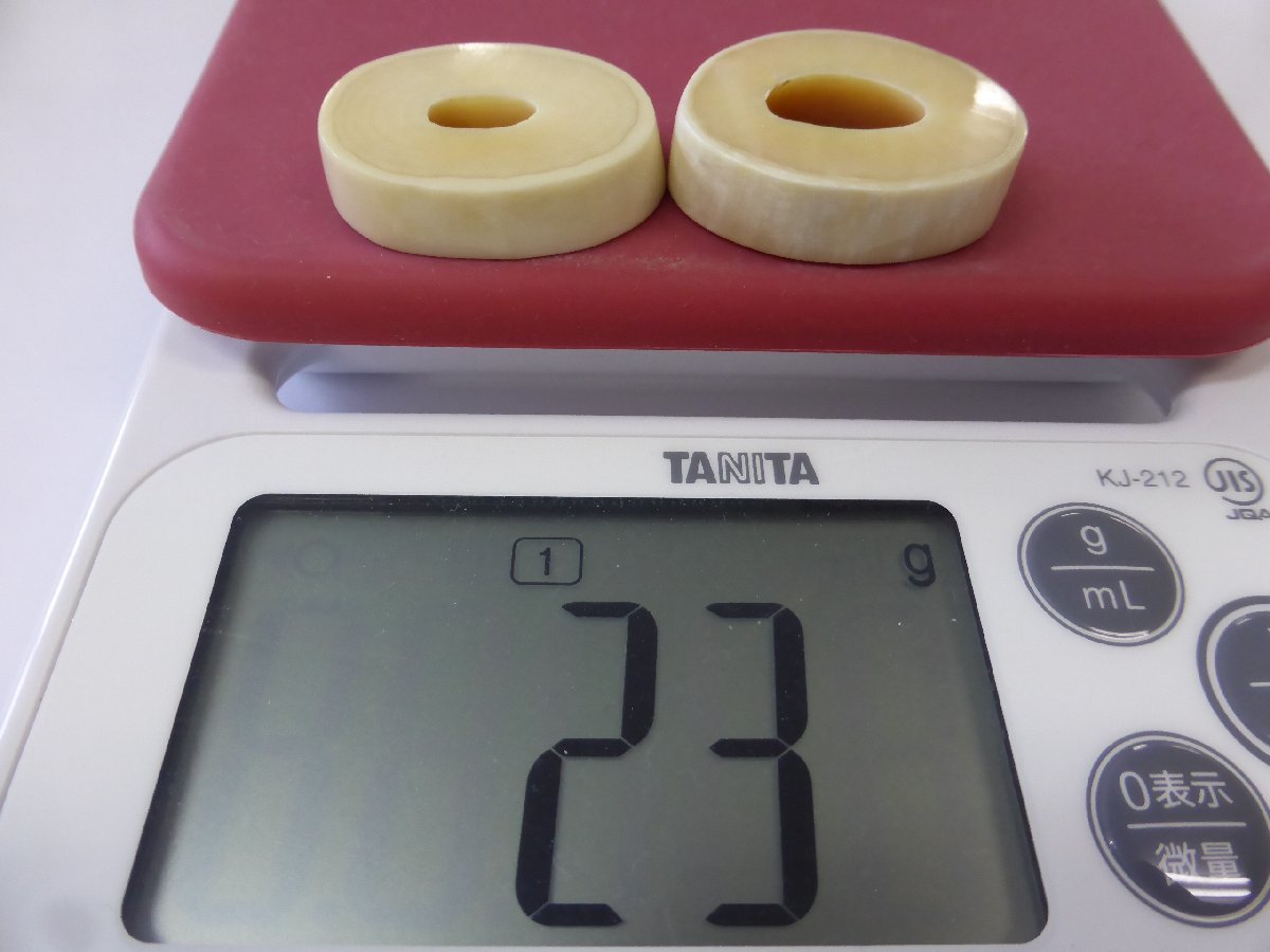 非常に良い仕事です。在銘「玉峰」マッコウ鯨歯 般若彫刻 41×29×8.5
