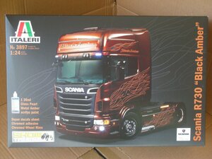 イタレリ 1/24 Scania R730 “Black Amber” プラモデル IT3897