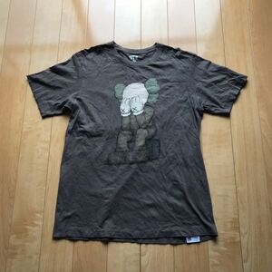 UT×KAWS グラフィックT カウズ 定価1500円＋税 549-1-48 メンズ M カーキ