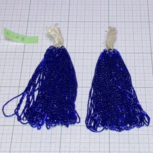 特価（ビーズD）糸通しビーズ　大束　2個　パール青紫（キャピタルビーズ）大きさ　竹くらい。