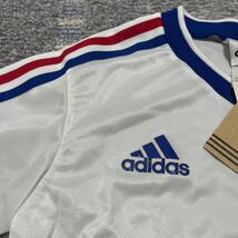 送料185円【新品 タグ付】アディダス（adidas) サッカー 半袖 シャツ　150サイズ　白×3本ライン（青・赤）フットサル　_画像5