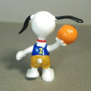 ピーナッツ スヌーピー PVCフィギュア バスケットボール Snoopy Peanutsの画像2