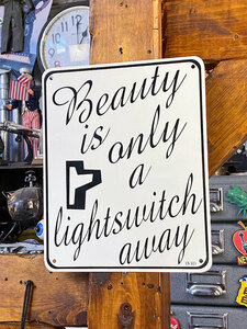 「美は灯りを消せば宿る・・・・」　ミニジョーク看板 ■ アメリカン雑貨 アメリカ雑貨