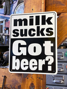 「牛乳最悪！ビール飲んでる？（ビール最高）」　ミニジョーク看板 ■ アメリカン雑貨 アメリカ雑貨