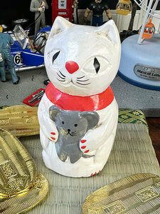 「ネコにネズミ」　木彫り人形（白猫）　※ミニ畳と小判は別売です ■ アメリカン雑貨 アメリカ雑貨