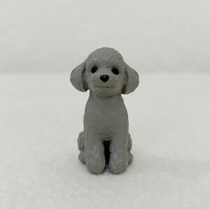 ＜美品＞トイプードル　犬　フィギュア★高さ約３cm〈K4-10