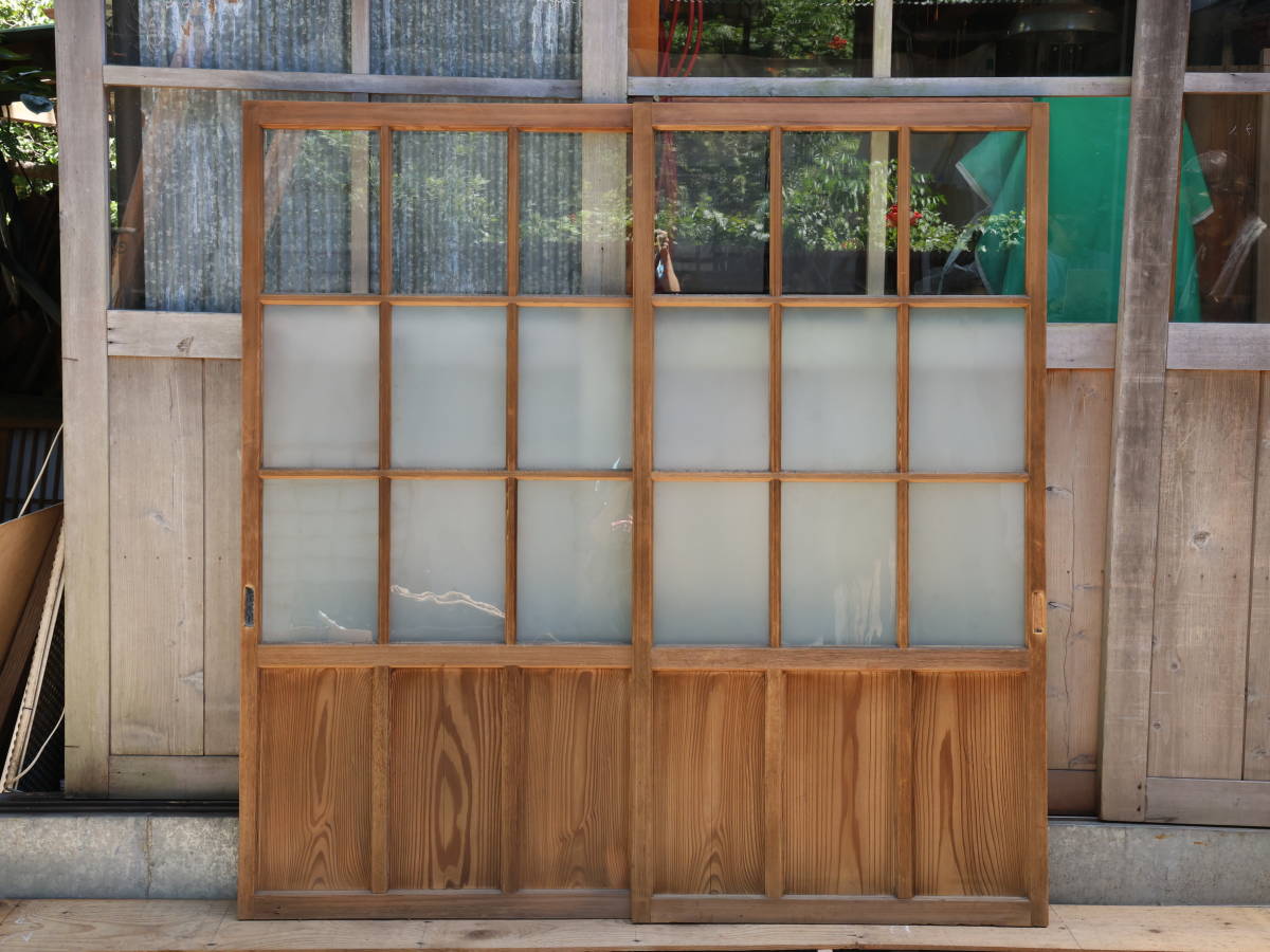 ファッションなデザイン 一枚ガラス窓(石目ガラス)』No,315 ペンキ 無垢 古建具 小窓 古 建具