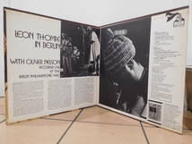 ○LEON THOMAS IN BERLIN WITH OLIVER NELSON レオン・トーマス・イン・ベルリン　直輸入盤見開きLPレコード　FD 10142_画像2