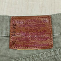 2308052 LEVI STRAUSS&CO. リーバイス Levi's 502 ロゴタグ　ロゴレザーパッチ　ジーンズ デニムパンツ コットン 36 カーキブラウン系_画像1