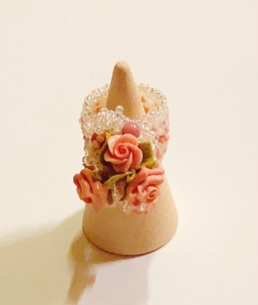 ピンクの薔薇樹脂粘土ビーズリング