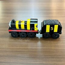 木製 ★ きかんしゃ トーマス みつばちジェームス ★ ミツバチ 木 しましま 黄色 ジェームス 札幌A_画像3