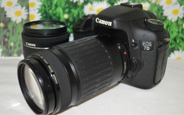 ☆本格的な外観の一眼レフ☆Canon キャノン EOS 7D 300mmダブル