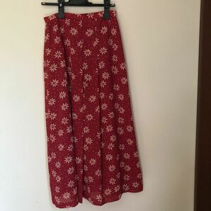 赤　花柄スカート ロングスカート