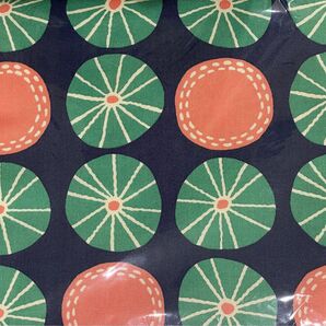 紫陽花 (アジサイ) 柄② 和柄 紺地 緑×サーモンピンク オックス 生地 布 ハギレ カットクロス 50cm