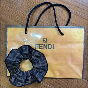 フェンディFENDI ズッカ柄シュシュ　ブラウンブラック　ヘアゴム　アクセサリー