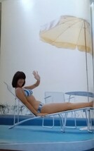 河合奈保子写真集（初版）　ときめきのメッセージ　Naoko on Tour ワニブックス　　黒坂了司 撮影 1981年_画像4