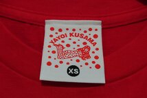 Yayoi Kusama 草間彌生 かぼちゃ 南瓜 サイドプリント アート Tシャツ ユニセックス サイズXS レッド 赤 トップス_画像3