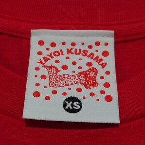 Yayoi Kusama 草間彌生 かぼちゃ 南瓜 サイドプリント アート Tシャツ ユニセックス サイズXS レッド 赤 トップスの画像3