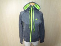 b622◆adidas Climawarm ジップアップパーカー◆アディダス Mサイズ ダークグレー ポリ素材 サムホール ロゴ刺繍入り フーディ 5H_画像1