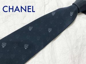 ■美品■CHANEL シャネル　ネクタイ　幾何学模様　総柄　シルク100% イタリア製　ビジネス　ネイビー
