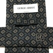 ■美品■GIORGIO ARMANI ジョルジオアルマーニ　ネクタイ　四角形　総柄　シルク100% イタリア製　グレー×ブラック_画像6