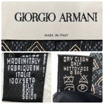 ■美品■GIORGIO ARMANI ジョルジオアルマーニ　ネクタイ　四角形　総柄　シルク100% イタリア製　グレー×ブラック_画像8