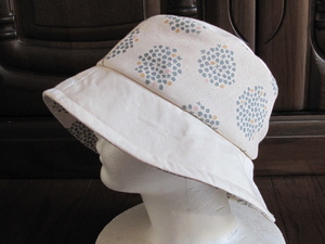  very popular hand made hat crocheted lady's M57-58 unbleached cloth dot pattern 