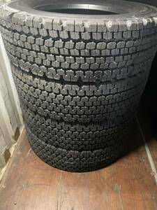 HRTリトレッドタイヤSTL80 275/70 R22.5 未使用品4本　　おまけ　ヨコハマ710R中古1本