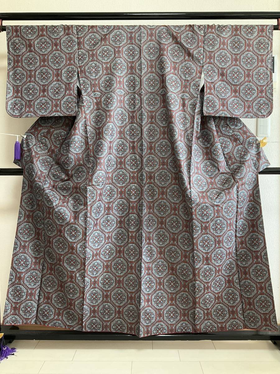□□未使用品□正絹□紺鼠色に緋色亀甲模様大島紬袷着物□丈