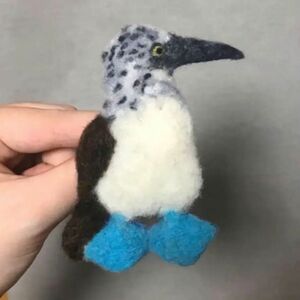 アオアシカツオドリ　羊毛フェルト　ブローチ　鳥　動物　ハンドメイド