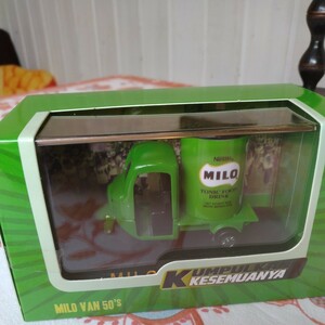 新品&即決！MILO ミロのディスプレイケース入りミニチュアトラック　（アジアン雑貨）（マレーシア雑貨）