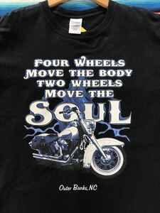 Four Wheels Move the Body Two wheels Move the Soul Tシャツ バイカー　モーターサイクル　ハーレーダビッドソン 世田谷ベース　企業