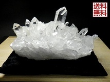 天然水晶クラスター１．６ｋｇ クリスタルクラスター 台座クッション付き 水晶原石 クォーツ 送料無料 ０７_画像1