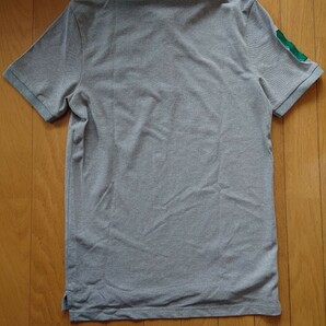 新品GIORDANO ジョルダーノ ライオン刺繍 グレイ半袖ポロシャツSサイズの画像2