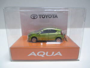 トヨタ アクア AQUA 中期 非売品 LED ミニカー キーホルダー フレッシュグリーンマイカメタリック