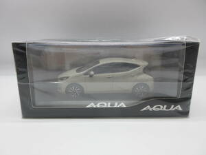 1/30 トヨタ 新型アクア 2021 最新モデル　AQUA カラーサンプル ミニカー 非売品　クリアベージュメタリック